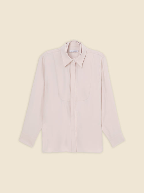 Elegant cream long-sleeve blouse with pointed collar and button-up front, perfect for a classic and sophisticated look.